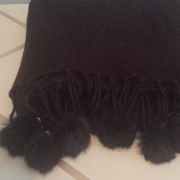 Beautiful wrap scarf in brown with Pom poms - Picture 5 of 5